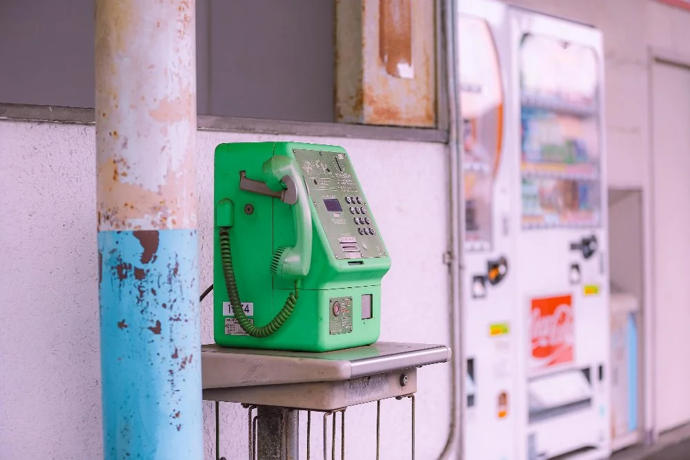 Vintage Green Phone in Japan - A Product Concept For puchiden.app